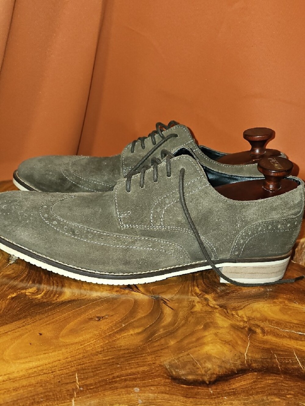 Claiborne Men's Gray Suede Wingtip Derby - Picture 9 of 13